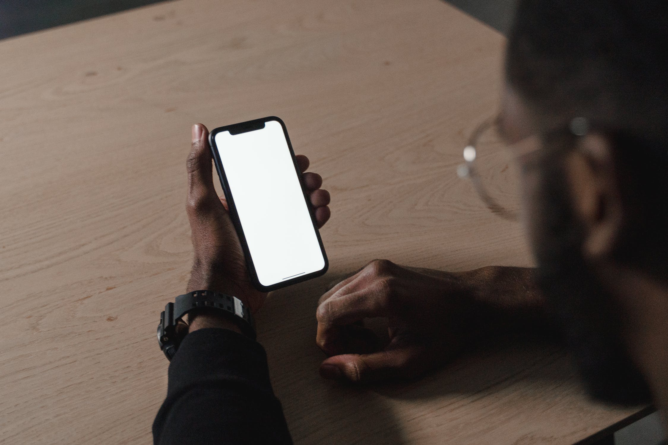 iOS WiFi Bug 一連上這個WiFi名稱 iPad、iPhone 用戶裝置馬上故障